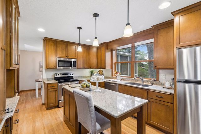 7117 Steepleview Road, Woodbury, MN 55125