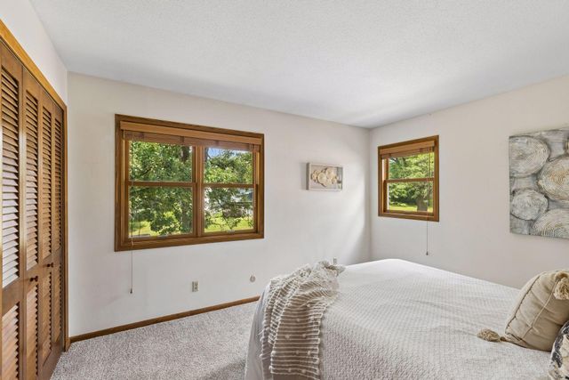 7117 Steepleview Road, Woodbury, MN 55125