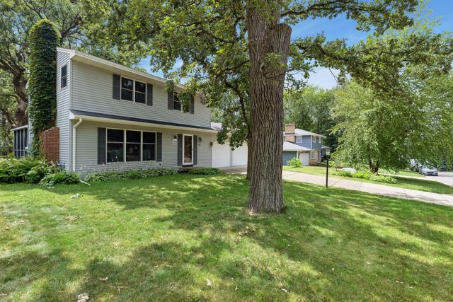 7117 Steepleview Road, Woodbury, MN 55125