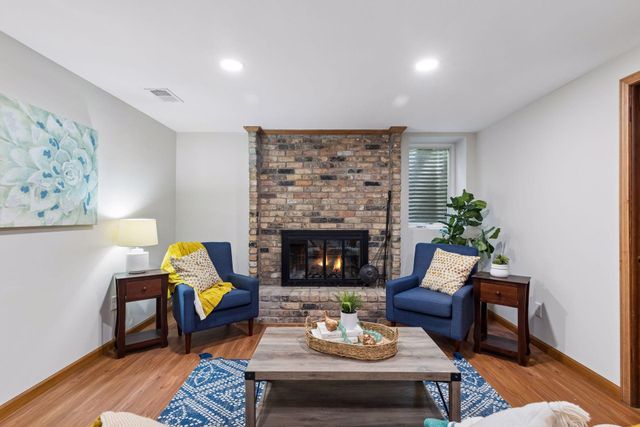 7117 Steepleview Road, Woodbury, MN 55125