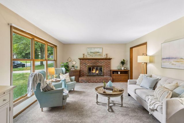 7117 Steepleview Road, Woodbury, MN 55125