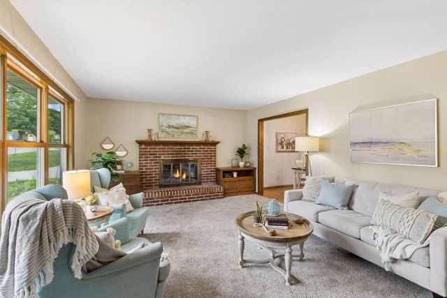 7117 Steepleview Road, Woodbury, MN 55125