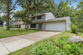 7117 Steepleview Road, Woodbury, MN 55125