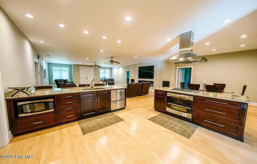 Image 17 of property listing at 518 Edwards Road, Jacksonville, NC 28540