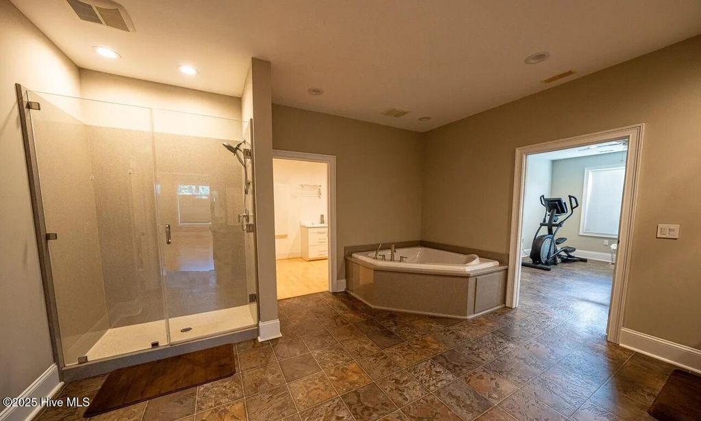 Image 33 of property listing at 518 Edwards Road, Jacksonville, NC 28540