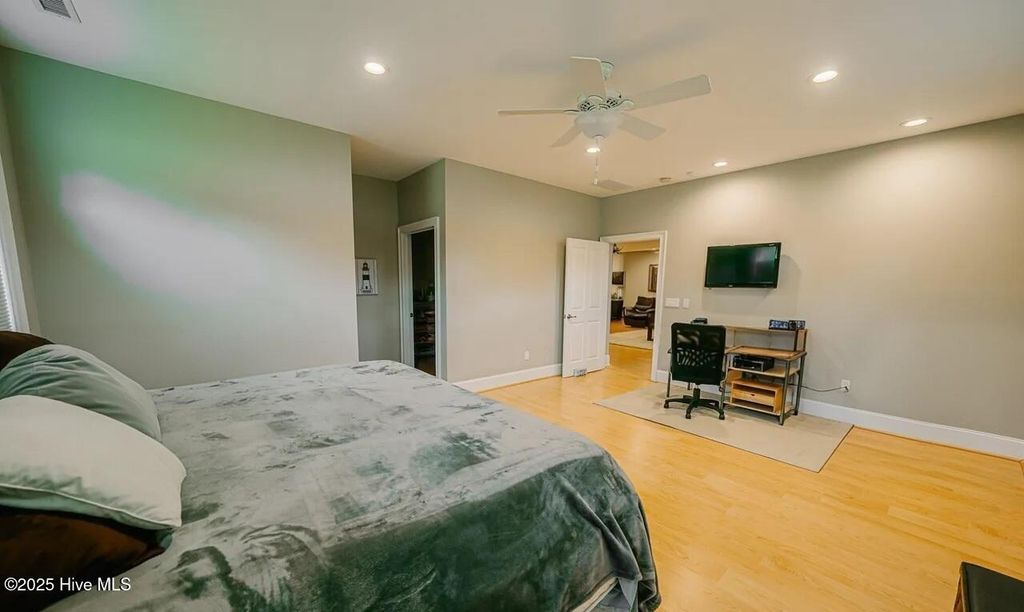 Image 36 of property listing at 518 Edwards Road, Jacksonville, NC 28540