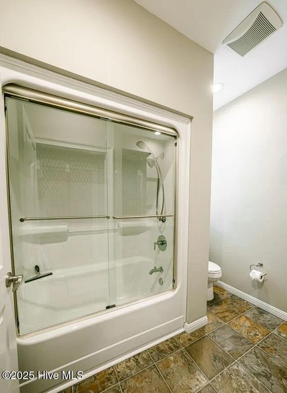 Image 38 of property listing at 518 Edwards Road, Jacksonville, NC 28540