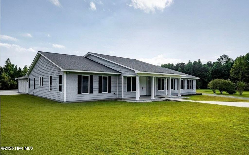 Image 5 of property listing at 518 Edwards Road, Jacksonville, NC 28540