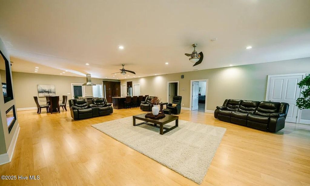 Image 9 of property listing at 518 Edwards Road, Jacksonville, NC 28540