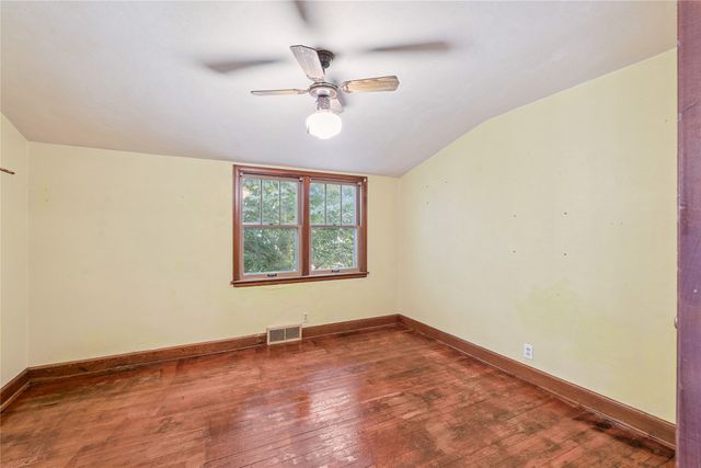 1495 Hickory Avenue, New Sharon, IA 50207