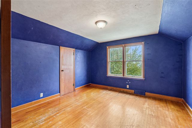 1495 Hickory Avenue, New Sharon, IA 50207