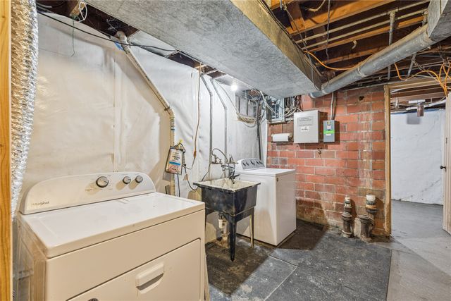 1495 Hickory Avenue, New Sharon, IA 50207