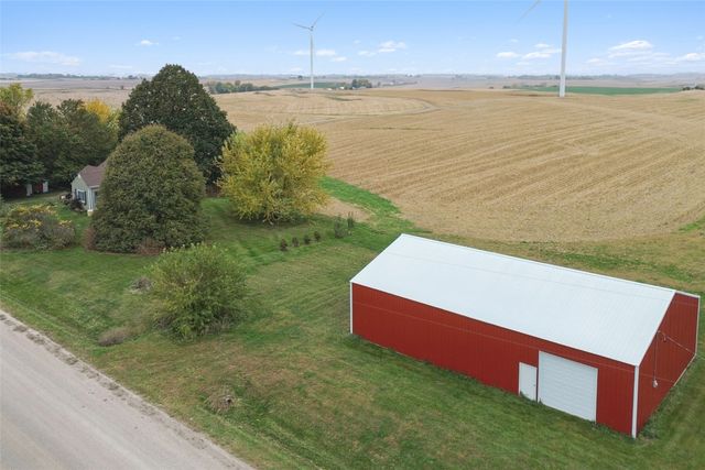 1495 Hickory Avenue, New Sharon, IA 50207