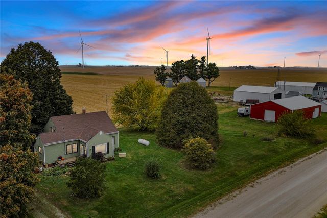 1495 Hickory Avenue, New Sharon, IA 50207