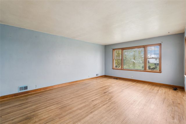 1495 Hickory Avenue, New Sharon, IA 50207