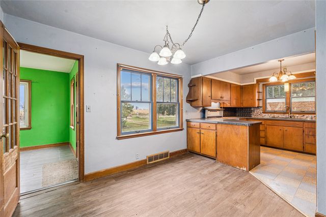 1495 Hickory Avenue, New Sharon, IA 50207