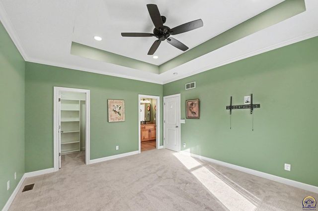 1020 Red Oaks PL, Topeka, KS 66615