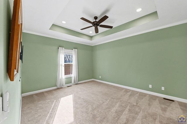 1020 Red Oaks PL, Topeka, KS 66615