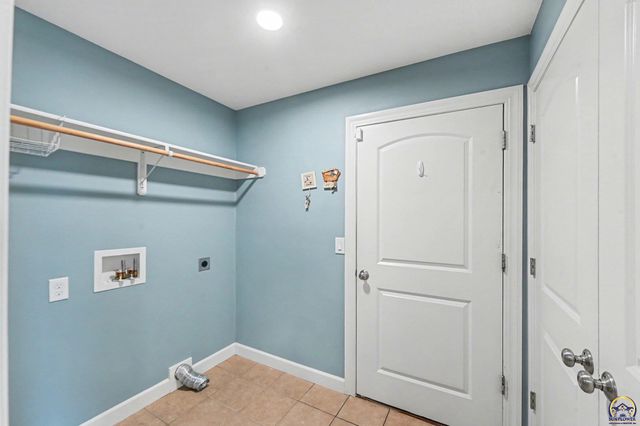 1020 Red Oaks PL, Topeka, KS 66615