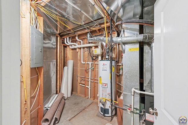 1020 Red Oaks PL, Topeka, KS 66615