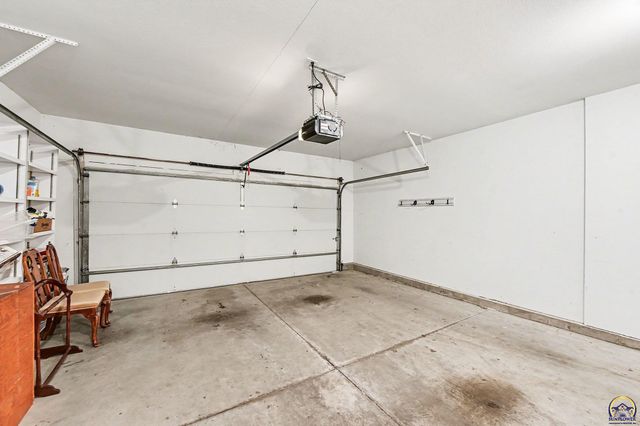 1020 Red Oaks PL, Topeka, KS 66615