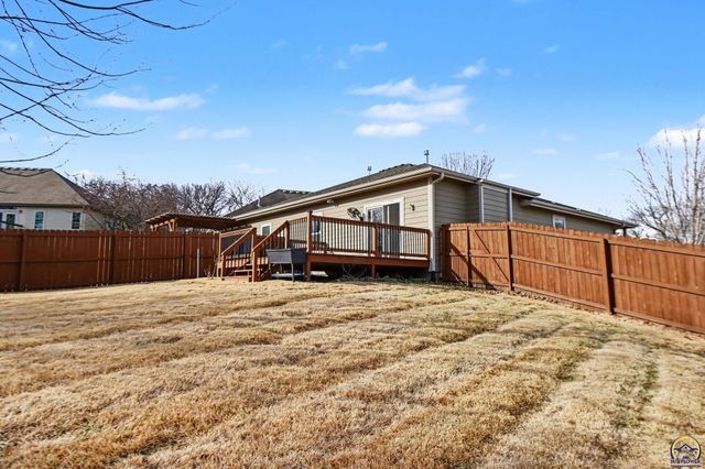 1020 Red Oaks PL, Topeka, KS 66615