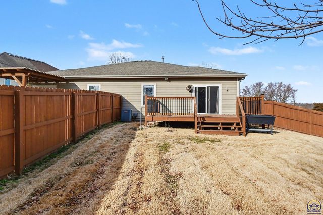1020 Red Oaks PL, Topeka, KS 66615