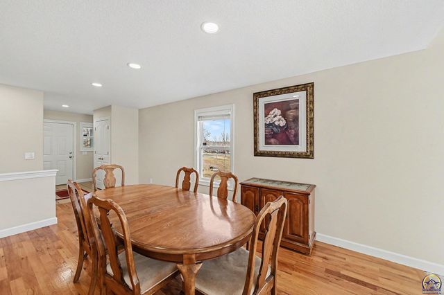 1020 Red Oaks PL, Topeka, KS 66615