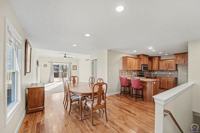 1020 Red Oaks PL, Topeka, KS 66615