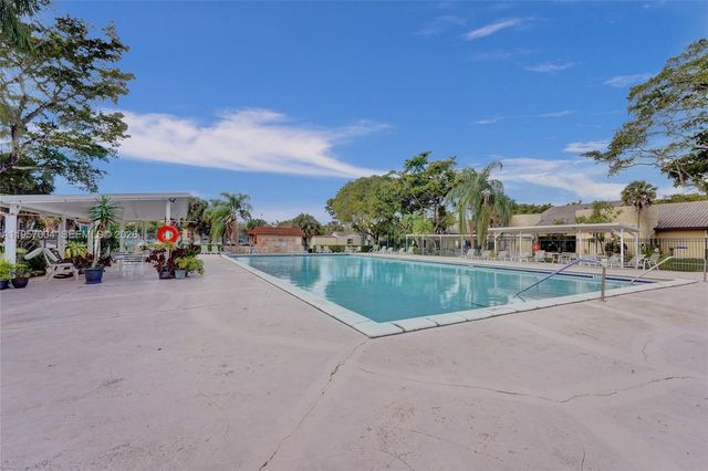 8260 SW 24th St 6210, North Lauderdale, FL 33068