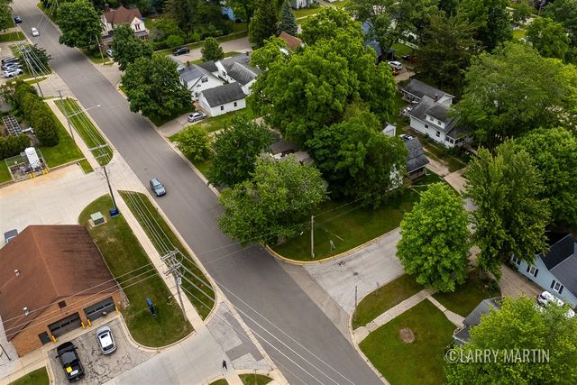 224 S Weaver Avenue, Fremont, MI 49412