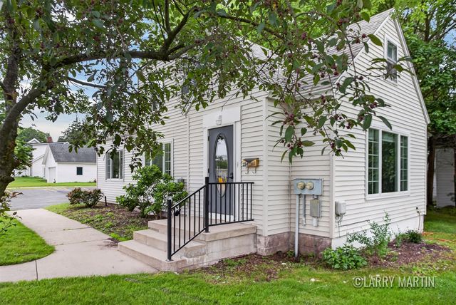 224 S Weaver Avenue, Fremont, MI 49412