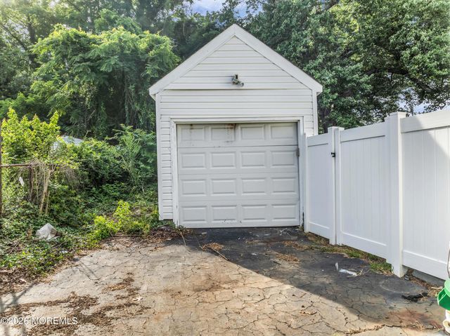 398 Riverdale Drive, Aberdeen, NJ 07735