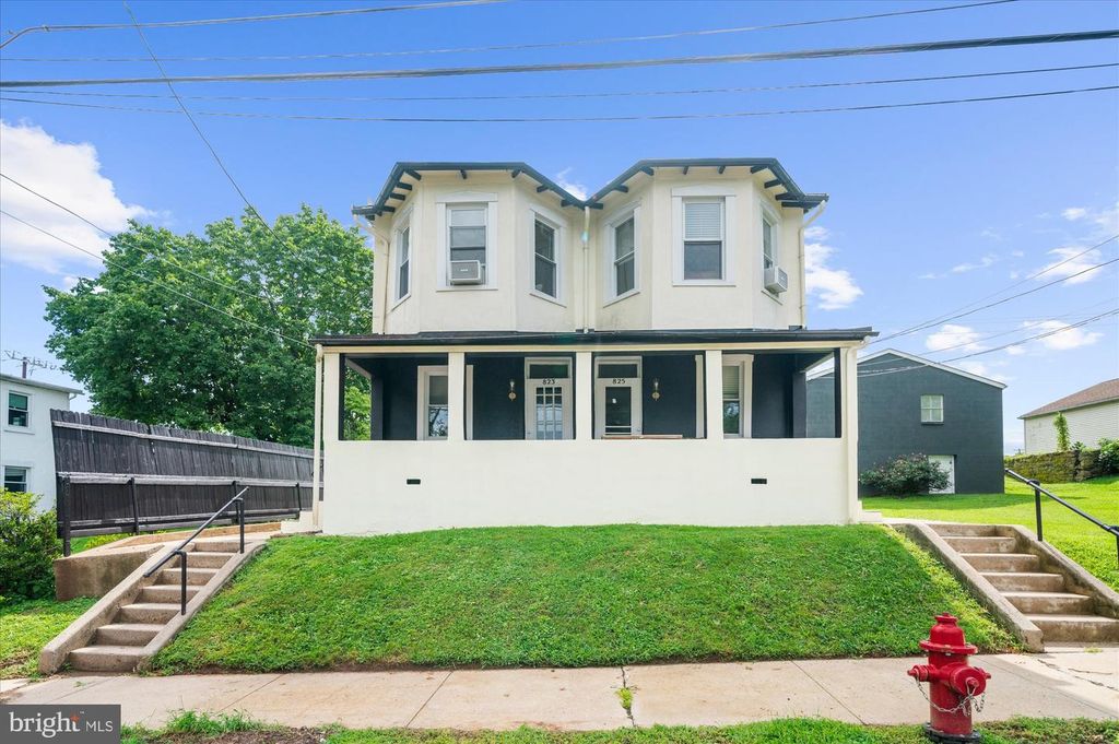 825 MAPLE AVE, PHOENIXVILLE, PA 19460 — exterior