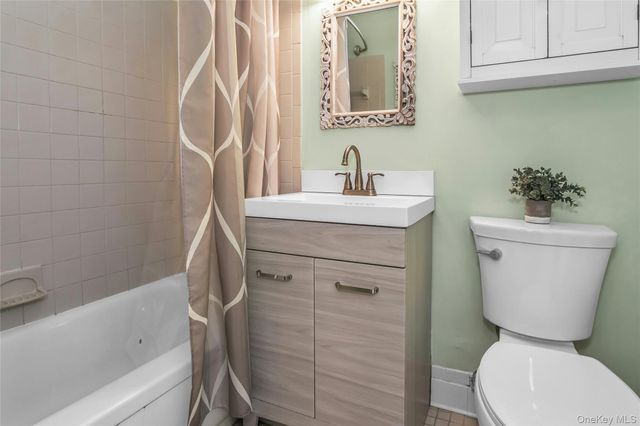 200 Atlantic Avenue 123, Lynbrook, NY 11563