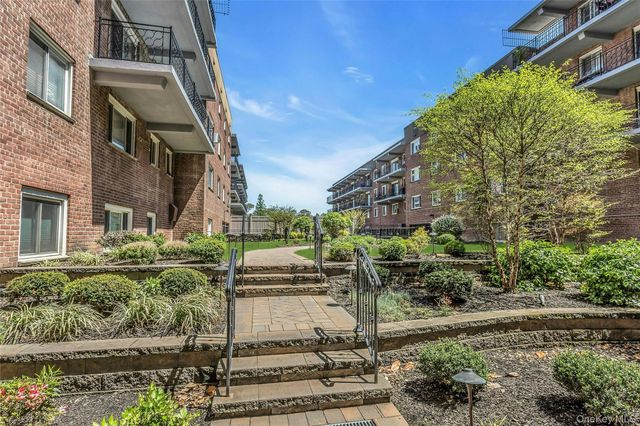 200 Atlantic Avenue 123, Lynbrook, NY 11563