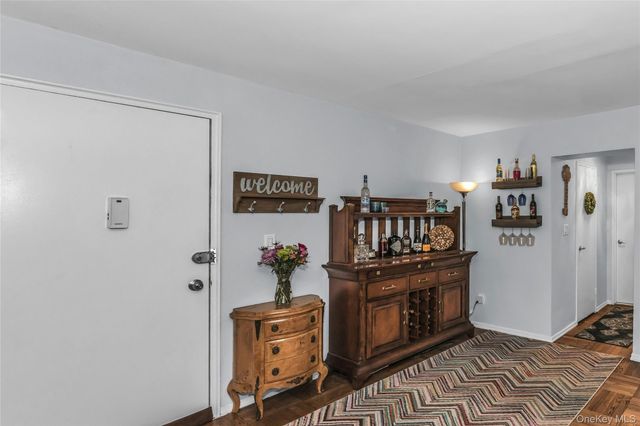 200 Atlantic Avenue 123, Lynbrook, NY 11563