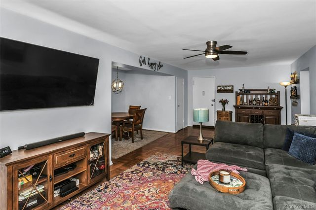 200 Atlantic Avenue 123, Lynbrook, NY 11563