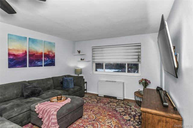 200 Atlantic Avenue 123, Lynbrook, NY 11563