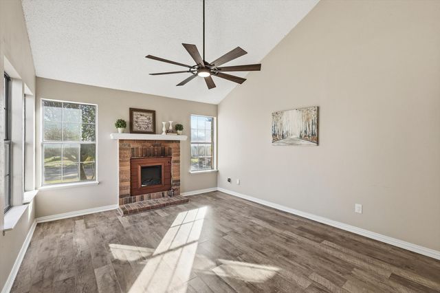 205 Callender Drive, Fort Worth, TX 76108