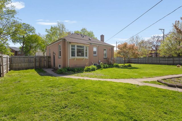 132 Hiawatha Drive, Clarendon Hills, IL 60514
