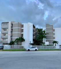 2000 Biarritz Dr, Miami Beach, FL 33141