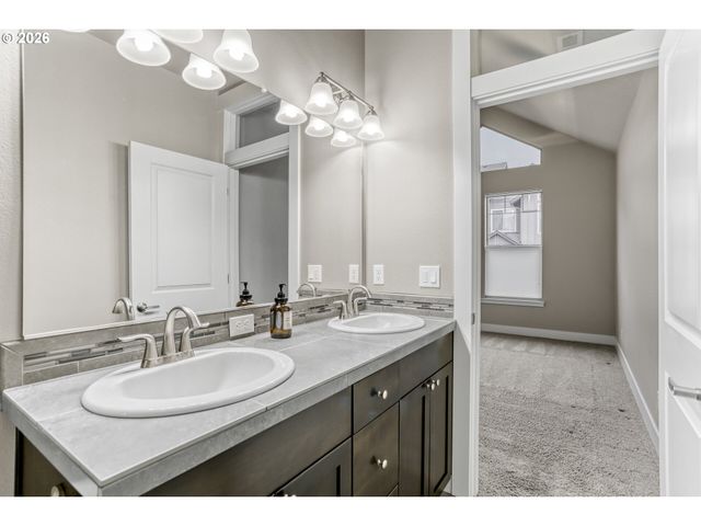 15450 Se ECKERT Ln, Damascus, OR 97089