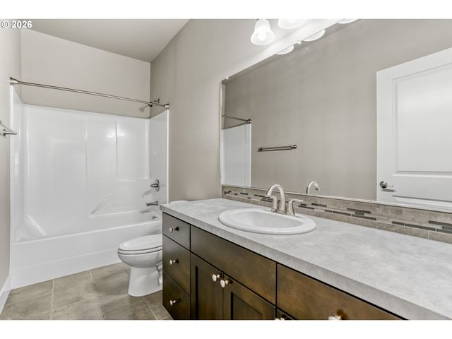 15450 Se ECKERT Ln, Damascus, OR 97089