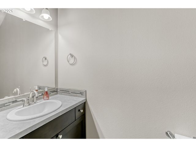 15450 Se ECKERT Ln, Damascus, OR 97089