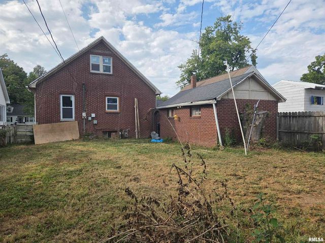 633 OAK Street, Carmi, IL 62821