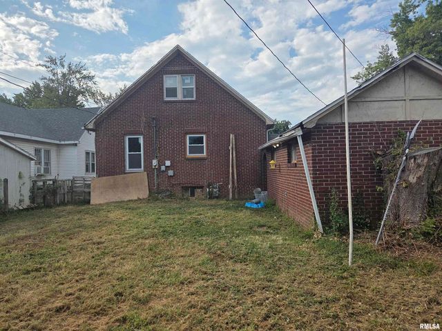 633 OAK Street, Carmi, IL 62821