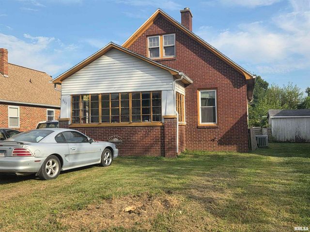 633 OAK Street, Carmi, IL 62821