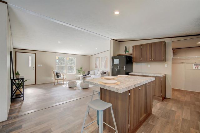 146 Shadow Oak DR, Bastrop, TX 78602