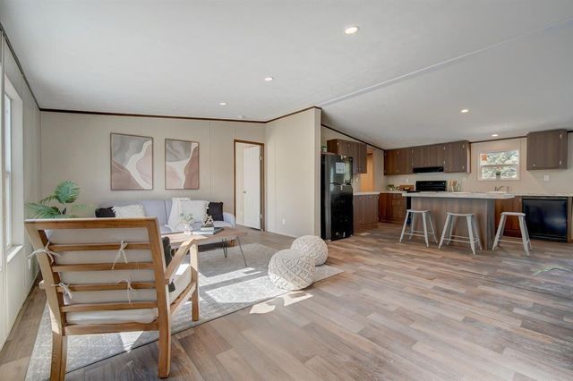 146 Shadow Oak DR, Bastrop, TX 78602